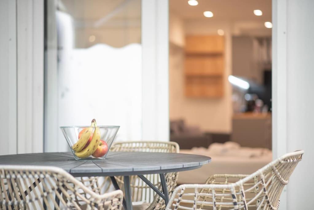 Luxury With Garden Next To Acropolis Apartment