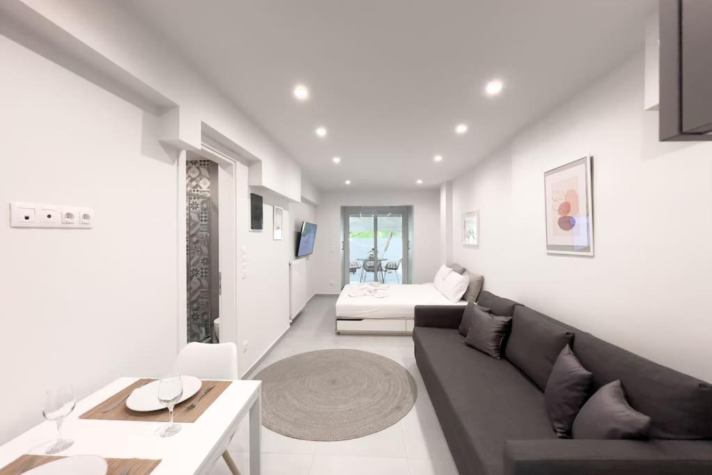 Luxury With Garden Next To Acropolis Apartment Athens